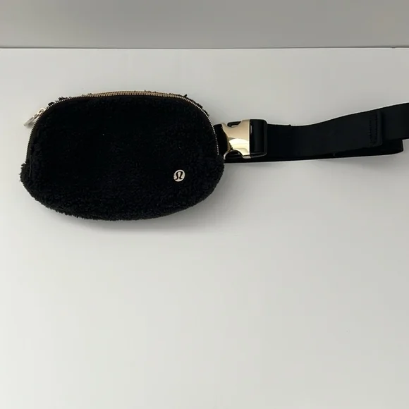 LULULEMON SHERPA FLEECE CROSSBODY - Picture 2 of 3